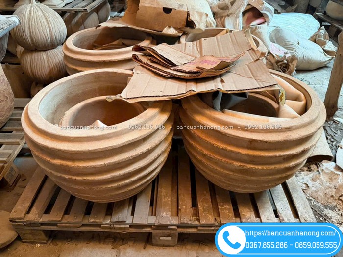 Chậu đất kẻ ngang
