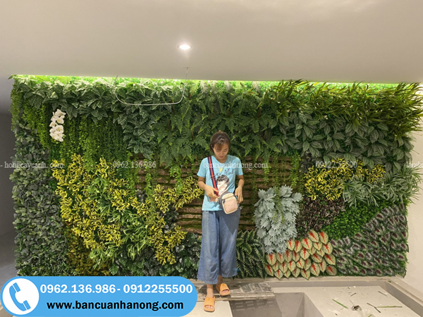 Thi công tường cây xanh lá giả cho khách sạn